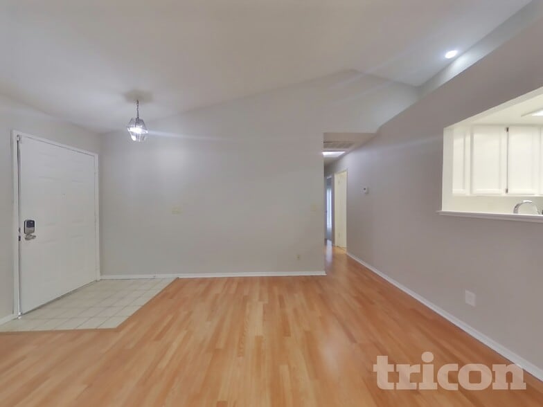 Building Photo - 7726 Robinette Rd