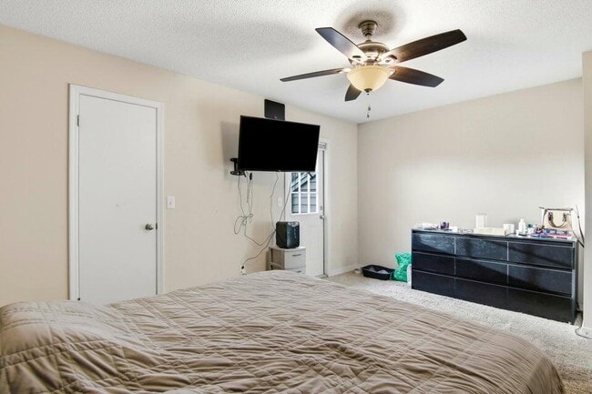 Building Photo - 1325 Greendale Ave