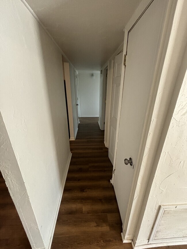 Building Photo - 2219 Belle Vue Way