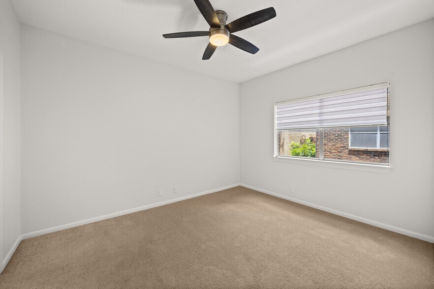 2nd bedroom - 8103 N New Braunfels Ave #5