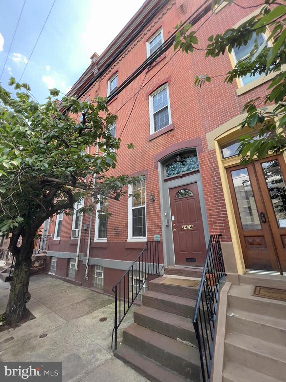 Primary Photo - 2424 Poplar St