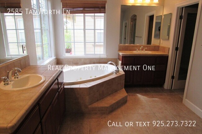 Building Photo - 2585 Tamworth Ln