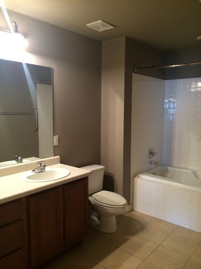 Building Photo - 2708 Westminster Dr