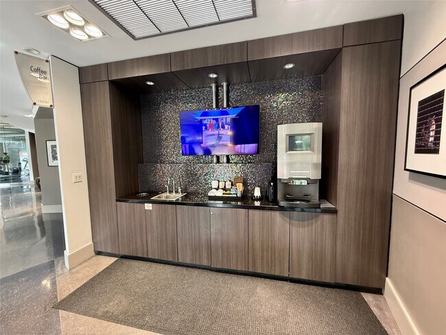 Building Photo - 1901 Post Oak Blvd