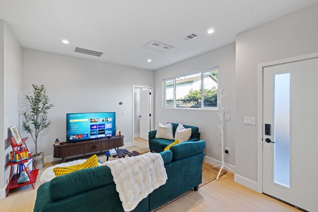 Building Photo - 1817 Andrea Pl