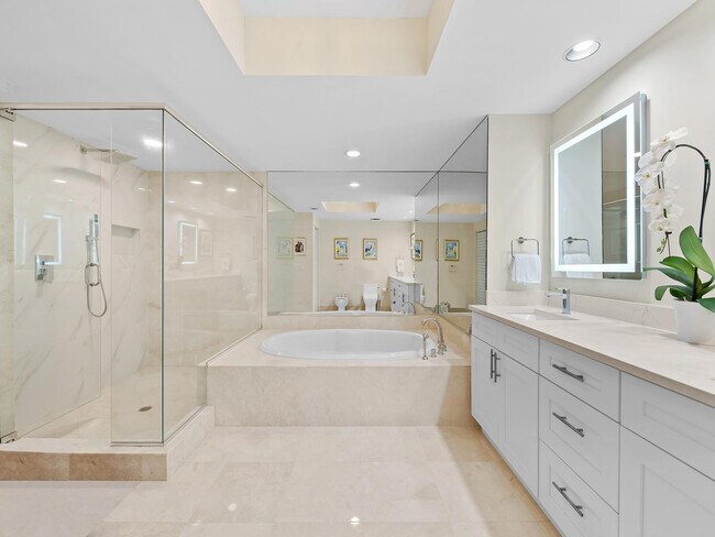 Building Photo - 715 Bayshore Dr