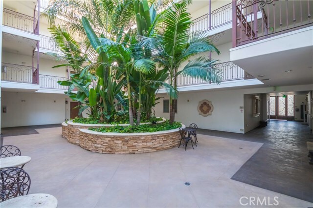 Building Photo - 4551 Coldwater Canyon Ave