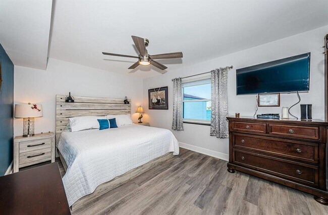 Building Photo - 6265 Sun Blvd