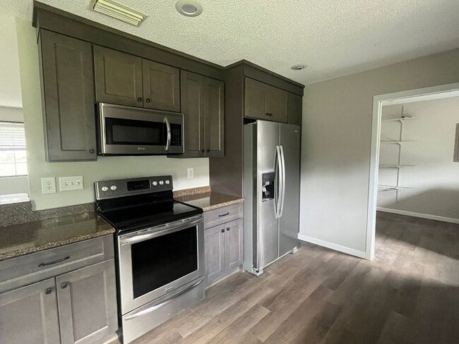 Building Photo - Charming Updated 3 Bedroom, 2 Bath Brick H...