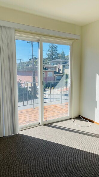 Room 2 with balcony - 520 Escalona Dr