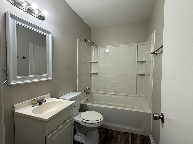 Building Photo - 10124 Winkler Dr