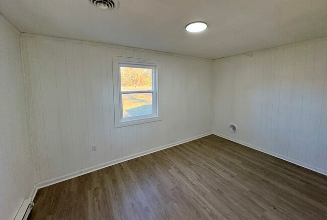 Building Photo - 889 W Main St