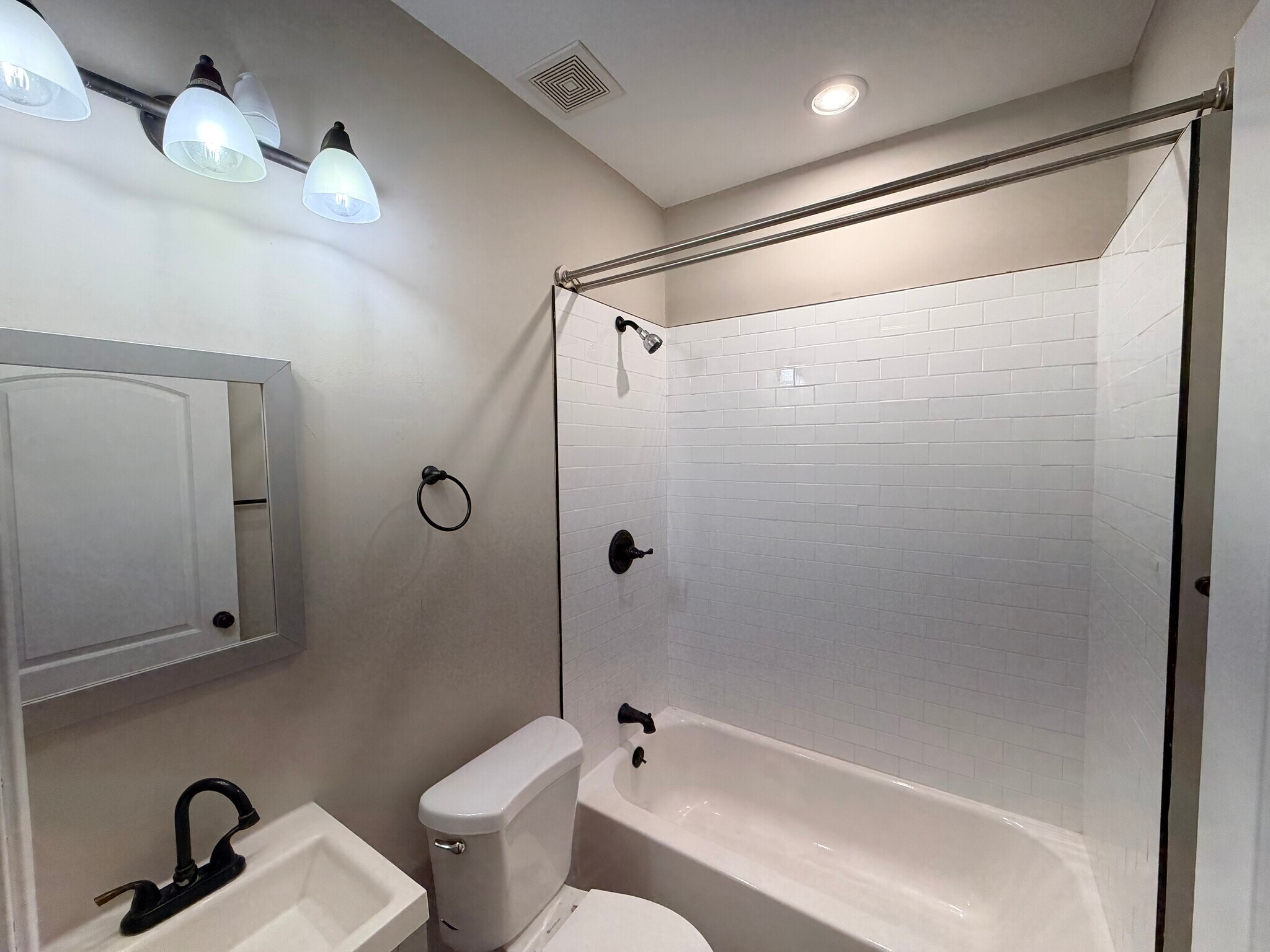 Bathroom - 4654 York Rd