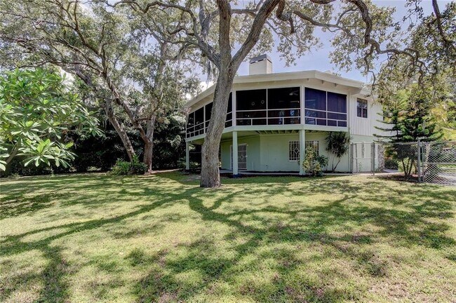 Building Photo - 5828 Oakhurst Dr