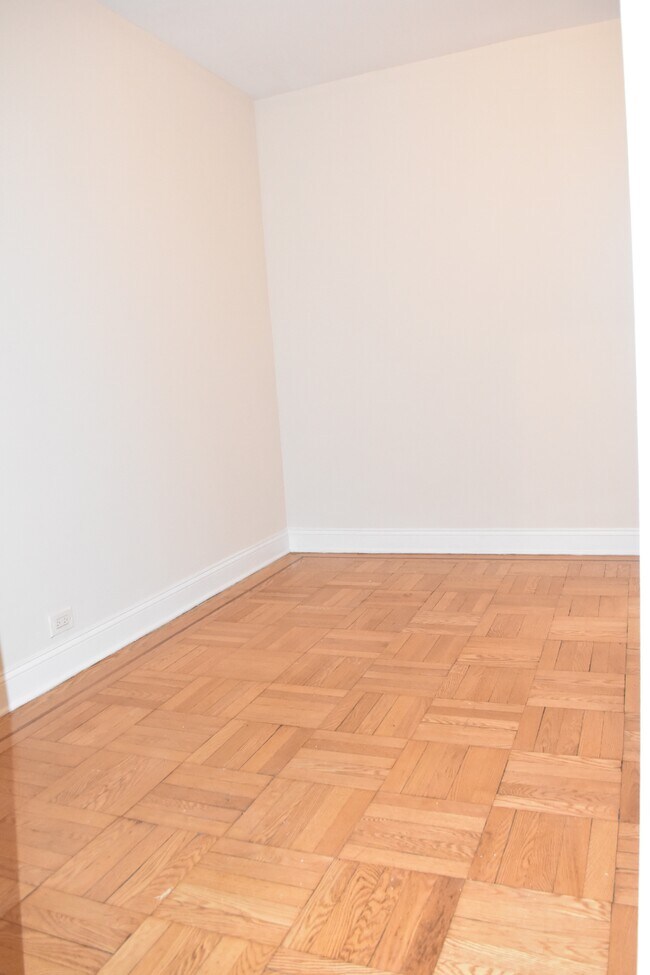 Building Photo - 570 Fort Washington Ave