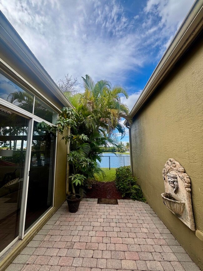 Building Photo - 2333 Waburton Terrace