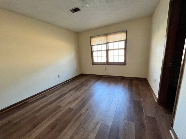 Building Photo - 135 Williamson St