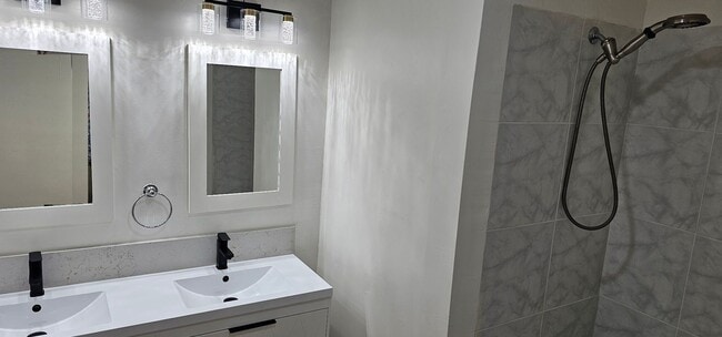 Building Photo - Remodeled 2bed 2 bath Ground level