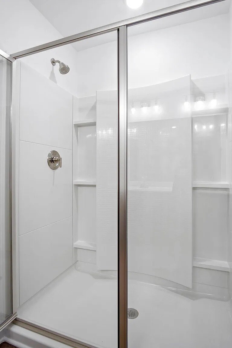 Building Photo - Room in House on Starmoss Ln