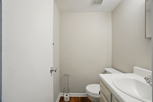 Building Photo - 909 Westwind Pl