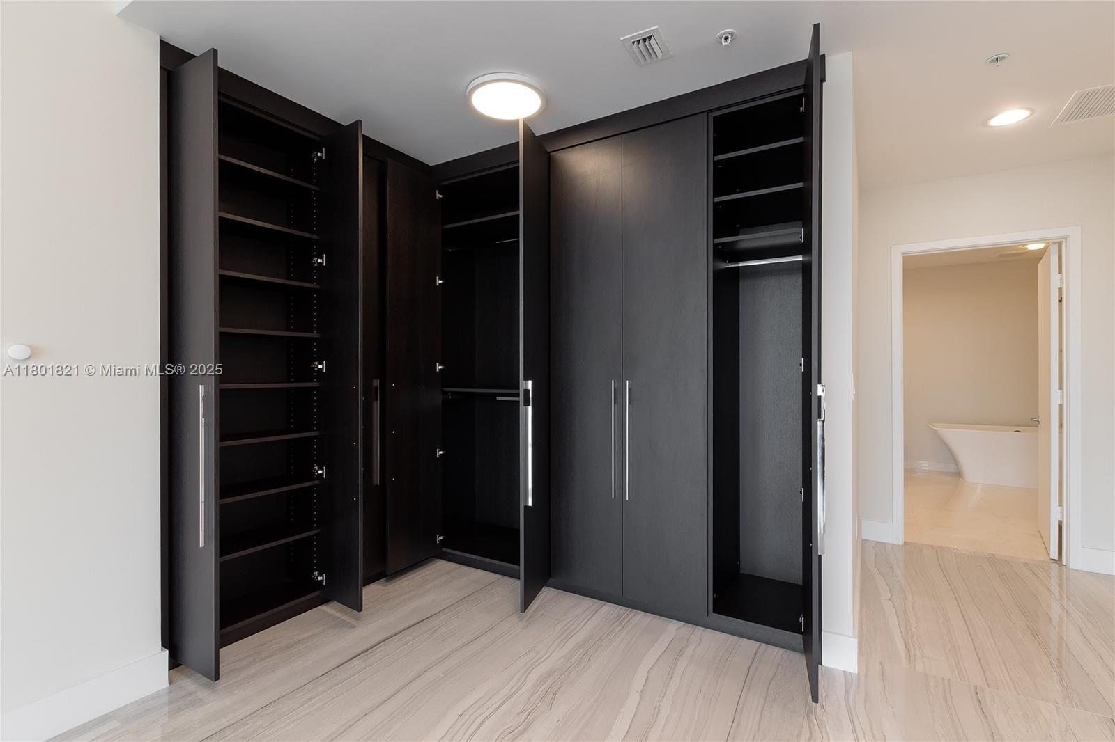 Building Photo - 17111 Biscayne Blvd