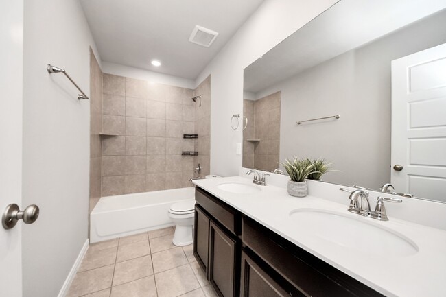 Building Photo - 4414 Silvergrass Ln