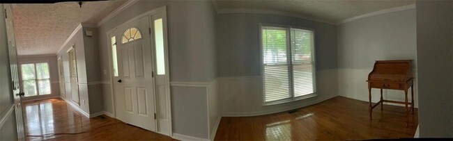 Building Photo - 5613 Spruce Ln