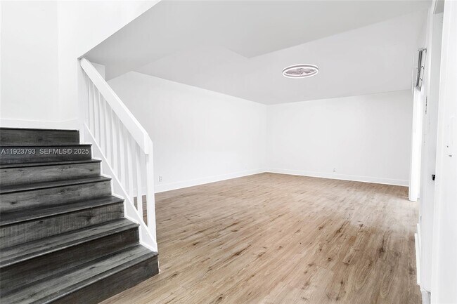 Building Photo - 4059 Palm Bay Cir