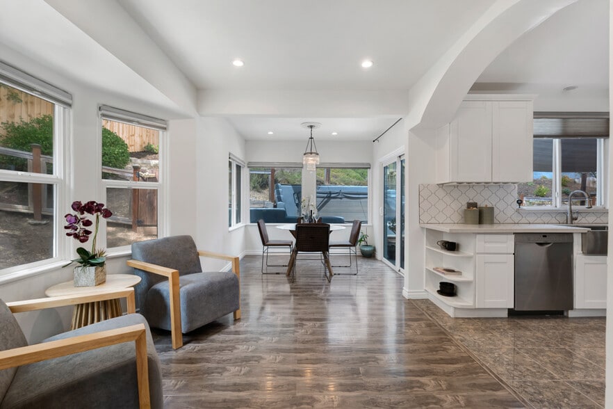 Building Photo - 19419 Oxnard St