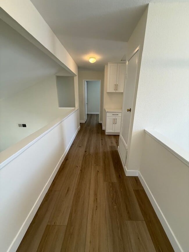 Building Photo - Updated 3 Bedroom Detached Home in Woodbri...