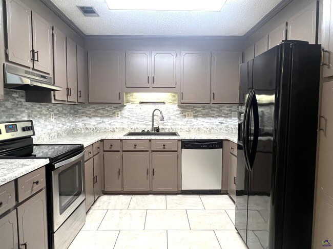 Building Photo - 108 Turtle Dove Ct