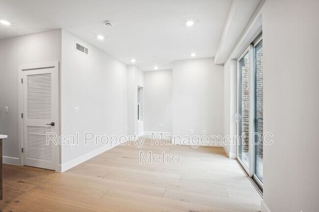 Building Photo - 1112 6th St NW