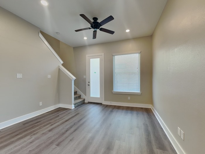 Building Photo - 223 Oriole St