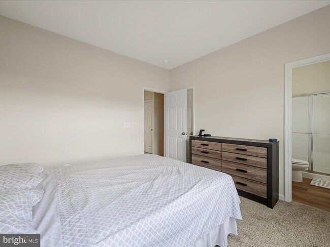 Building Photo - 113 Heyford Dr
