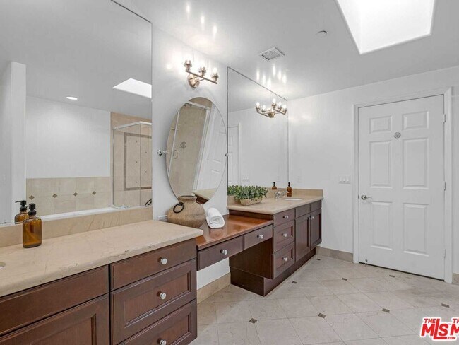 Building Photo - 143 N Arnaz Dr