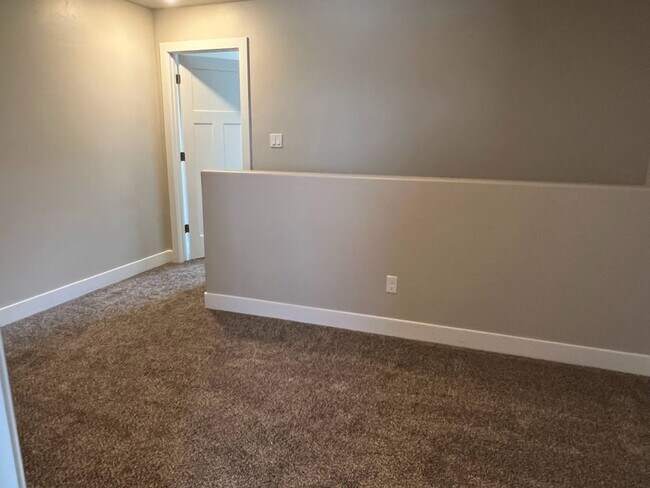 Building Photo - Cedar Reserves Town Home!