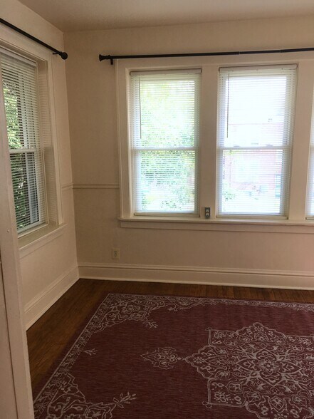 Sun porch 11 x 9 with hardwood floor and new area rug - 4973 Tholozan Ave