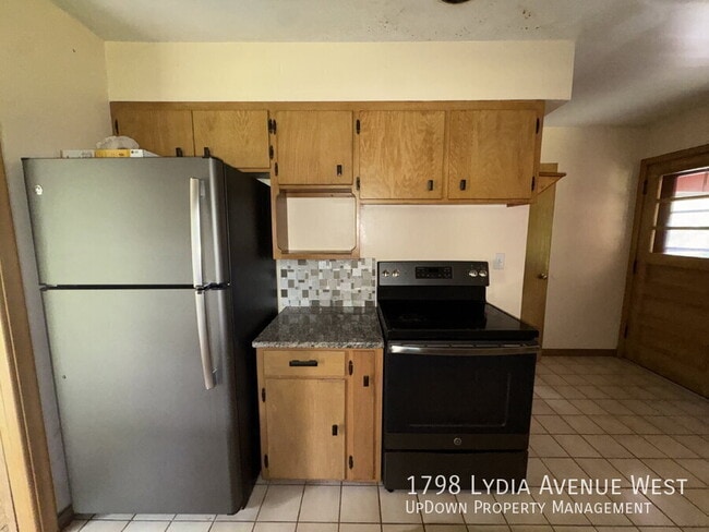 Building Photo - 1798 Lydia Ave W