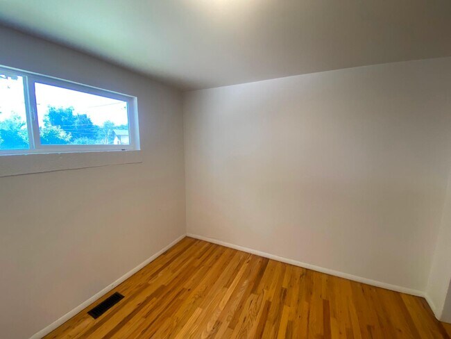 Building Photo - 1455 E 8425 S