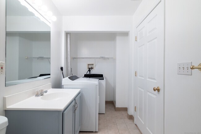 Building Photo - 107 Waverly Ave