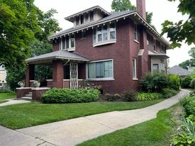 Building Photo - 222 Lafayette Ave NE