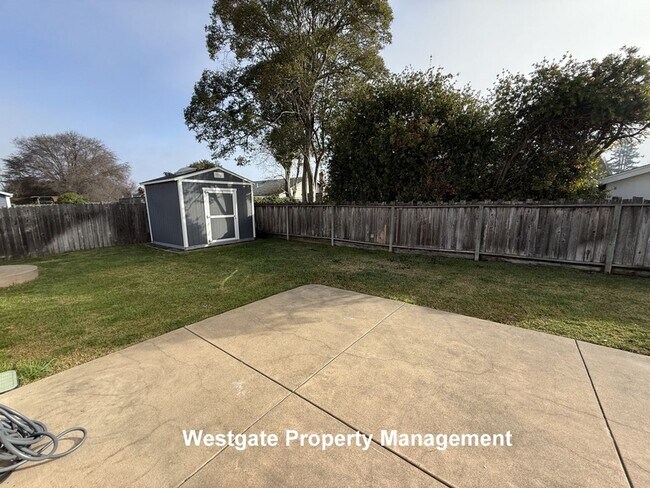 Building Photo - 574 Lorraine Ct N