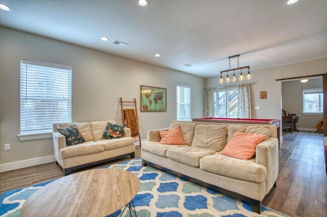 Building Photo - 633 Great Basin Ct