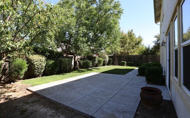 Building Photo - Gorgeous Home located in the heart of Patt...