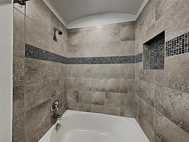 Building Photo - 9113 Golden Hollow Ln