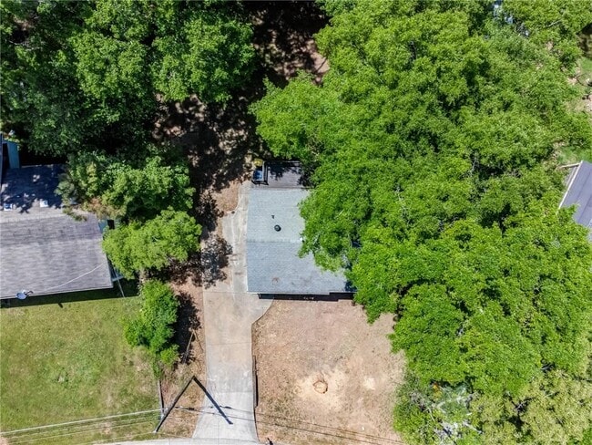 Building Photo - 2053 White Oak Cir