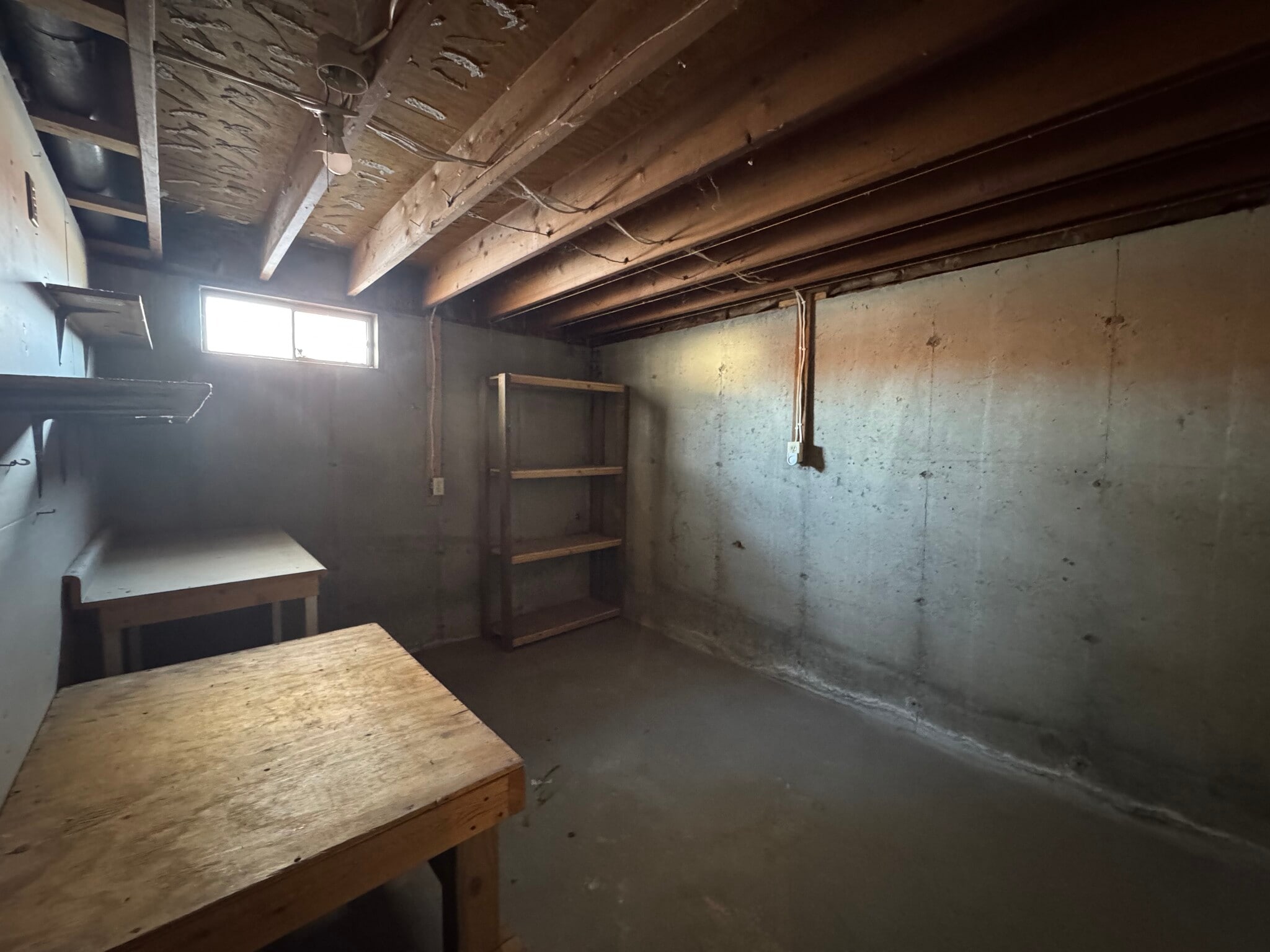 Building Photo - 712 10th St W