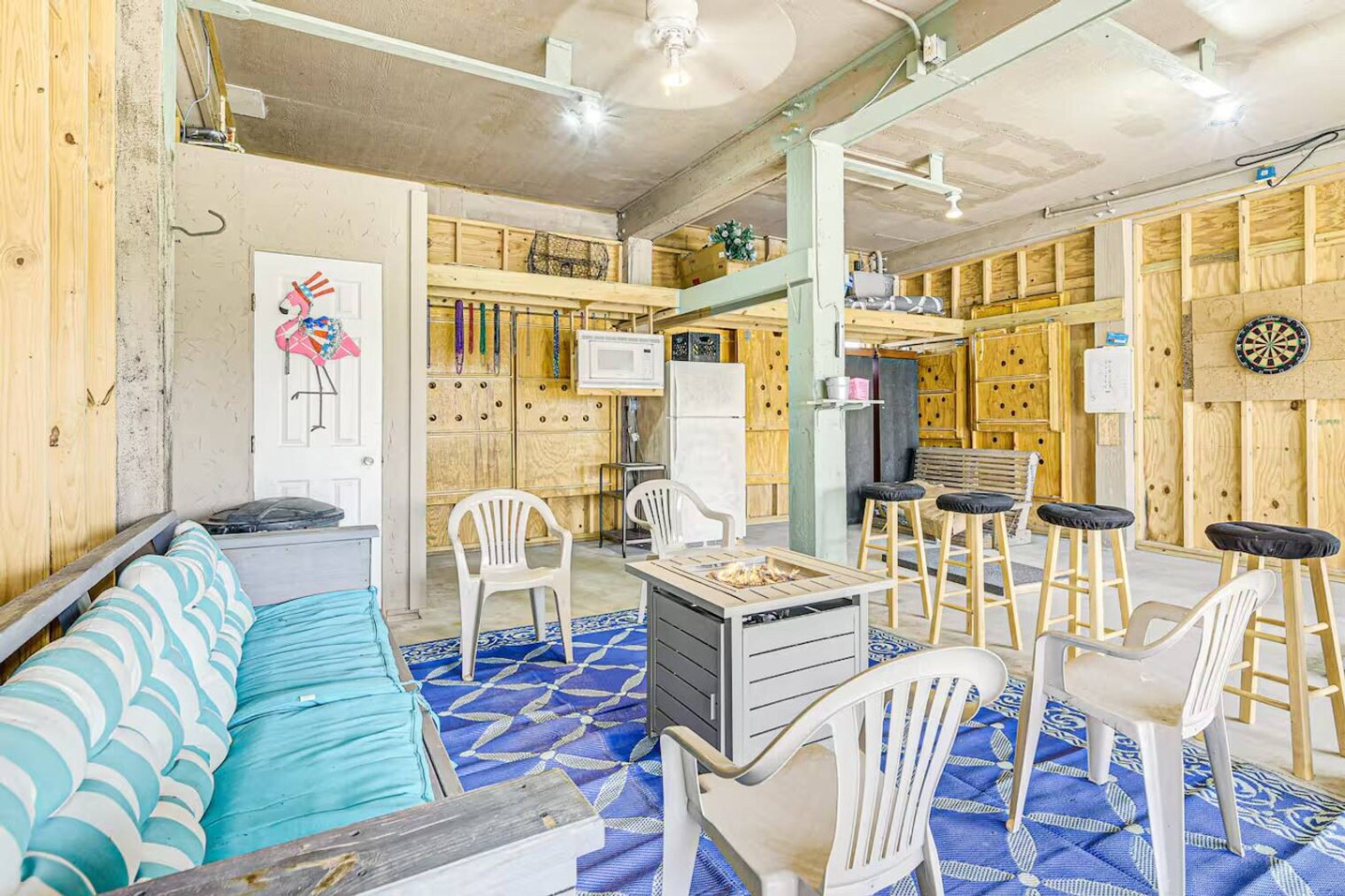 Building Photo - 3229 Castle Dr