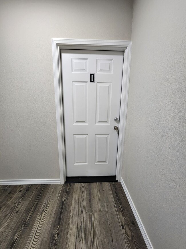 Building Photo - Spacious 2-Bedroom, 1-Bathroom Home AVAILABLE NOW!!