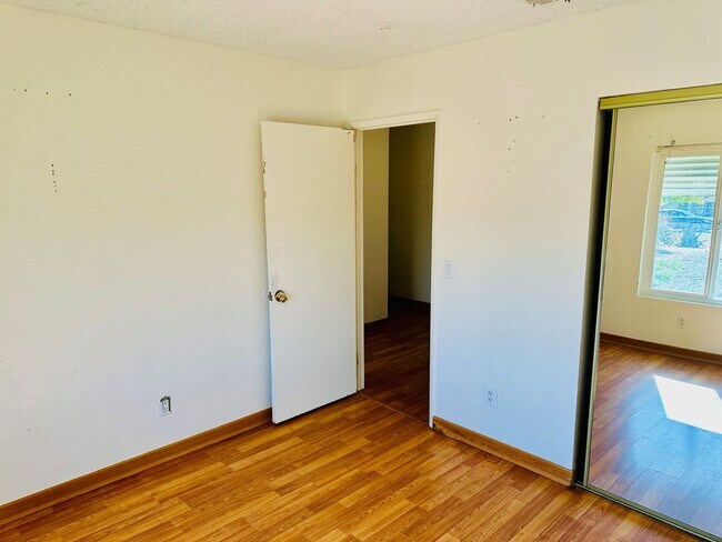 Building Photo - 7578 Paisley Ave